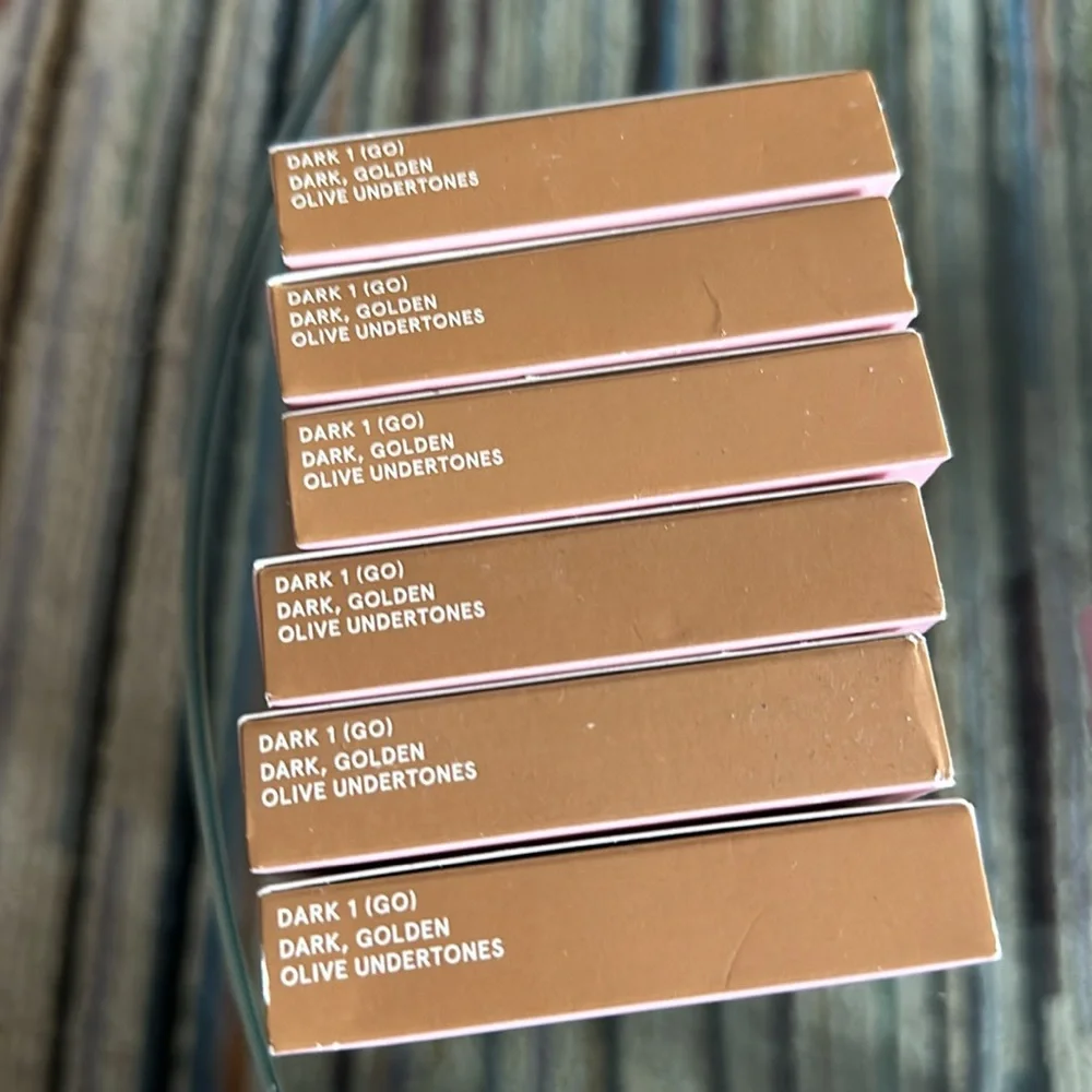 One Size O/S Powder Foundation Dark 1 Turn Up The Base